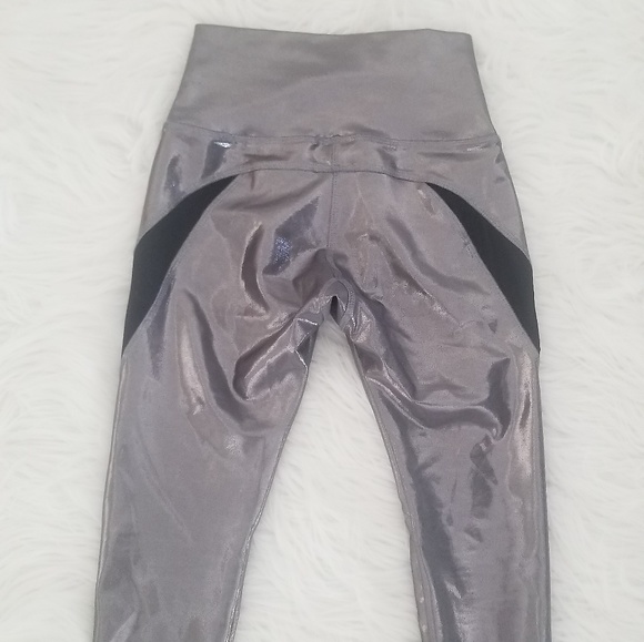 Sthenos METALIKA WARRIOR Capri Leggings
$149.00 metallic mirror shiny Euc - Picture 5 of 6